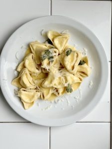 tortelli con burro, salvia, limone e pecorino
